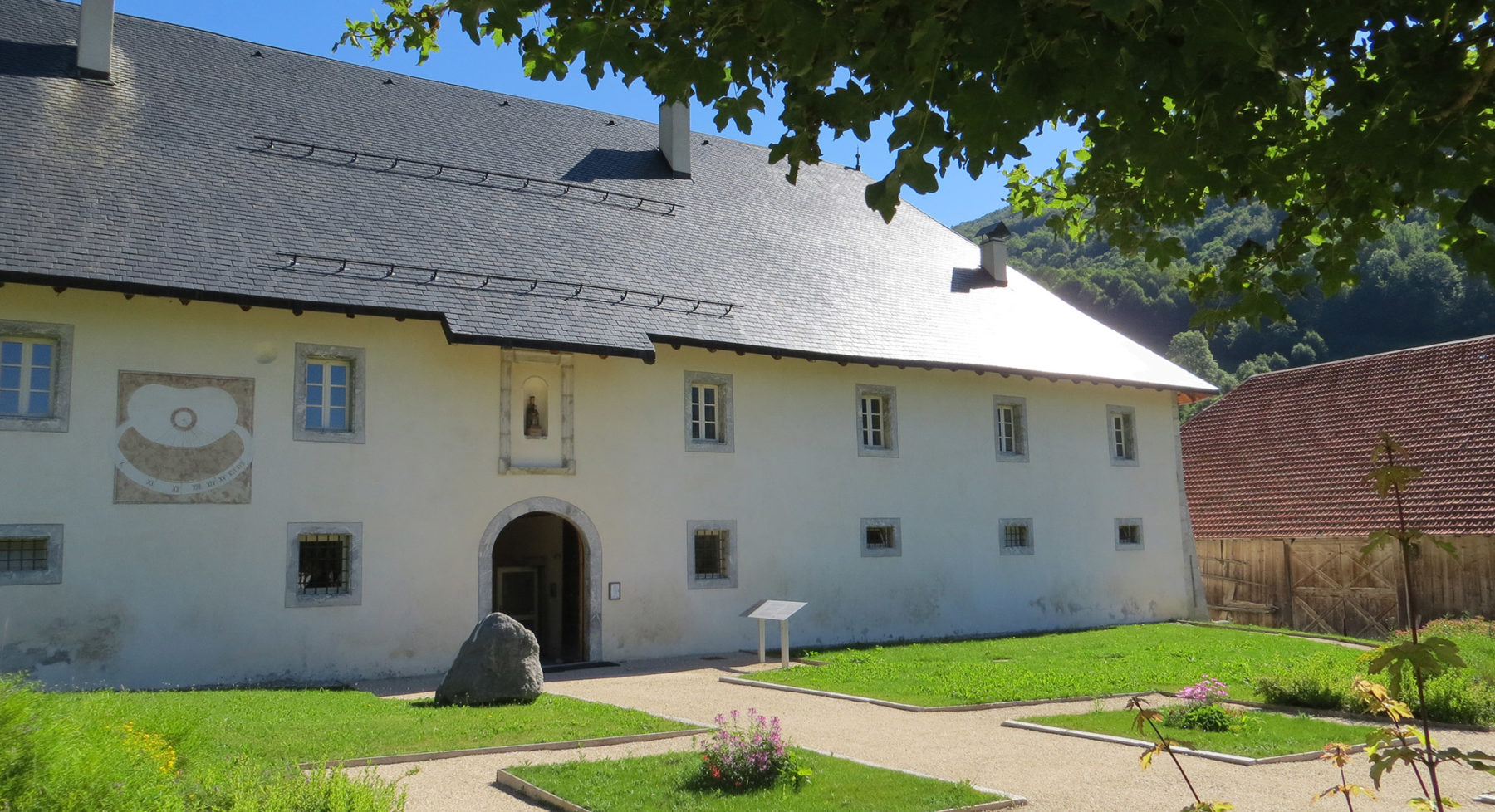 Chartreuse d'Aillon - extérieur-ete